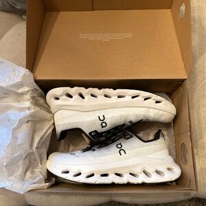 Oncloud cloudtilt sneaker